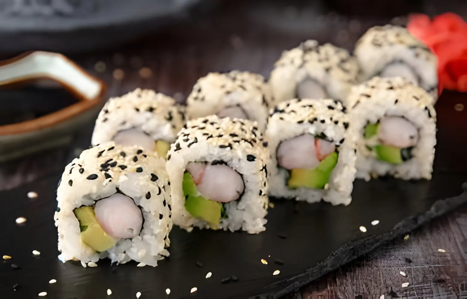 sushi-roll-prawn-avocado